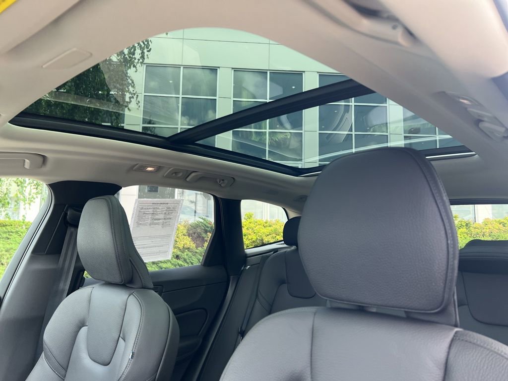Certified 2025 Volvo XC60 T8 Plus w/ Protection Package Premier image 15