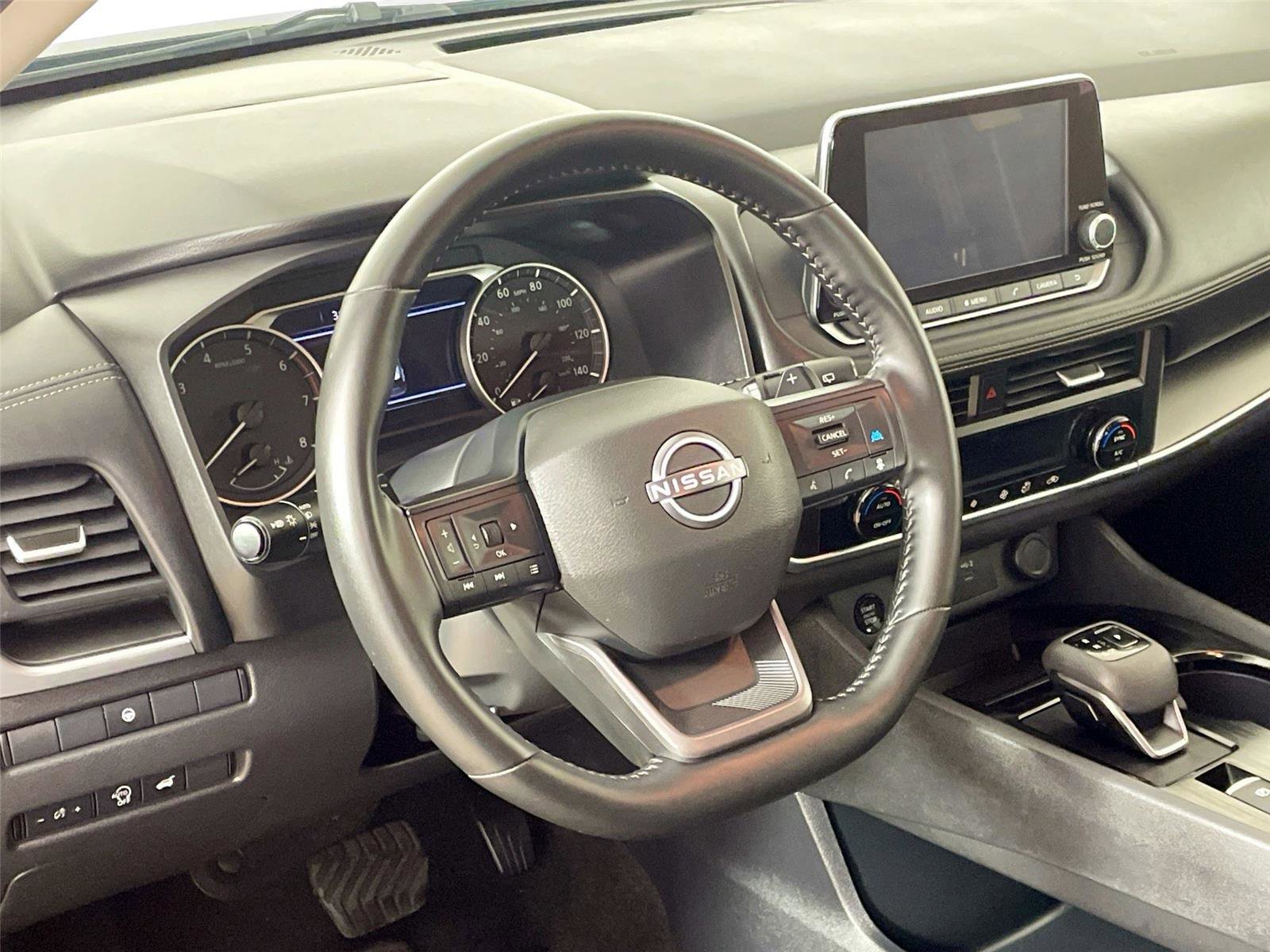 Used 2025 Nissan Rogue SV AWD/4WD image 17