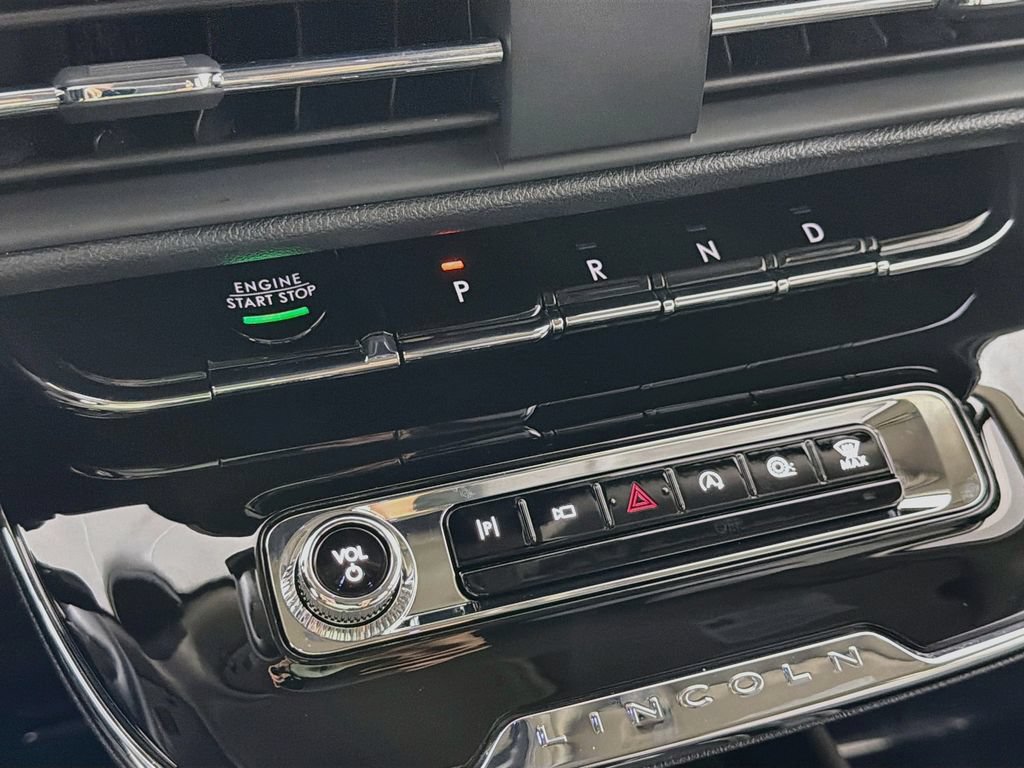 Certified 2025 Lincoln Corsair FWD image 17