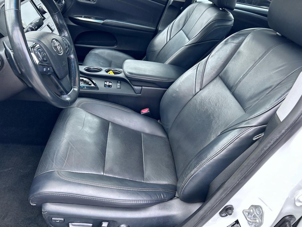 Used 2018 Toyota Avalon Limited FWD image 7