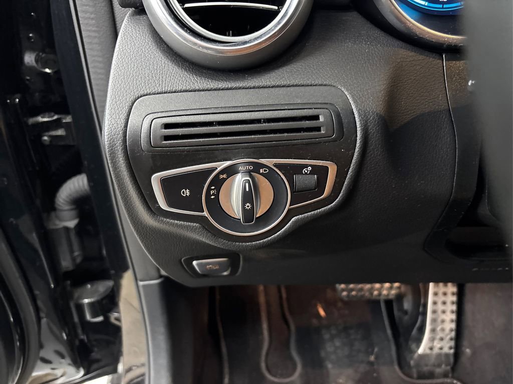 Used 2022 Mercedes-Benz GLC 300 4MATIC image 38