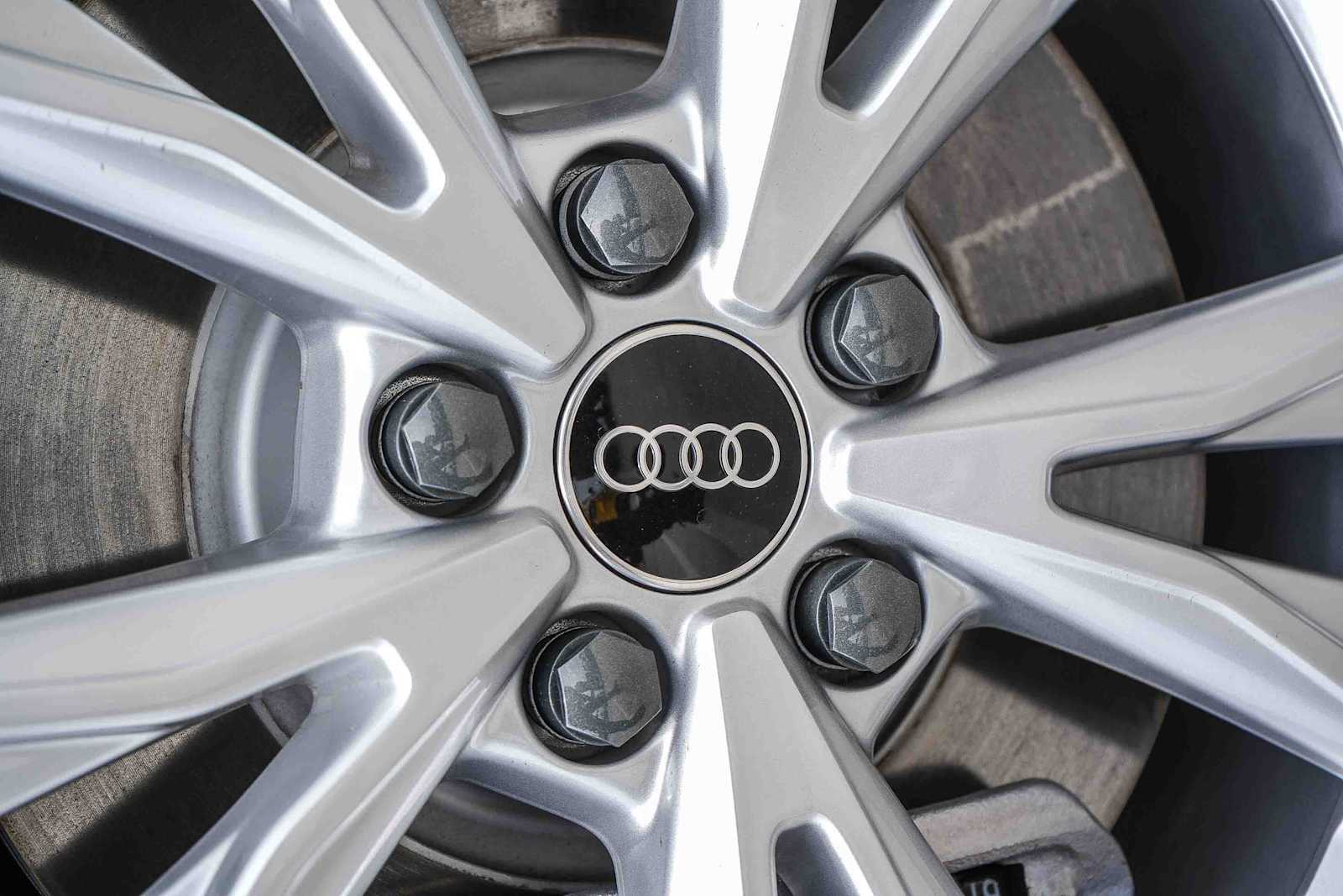 Used 2025 Audi Q3 2.0T Premium w/ Convenience Package AWD/4WD image 15