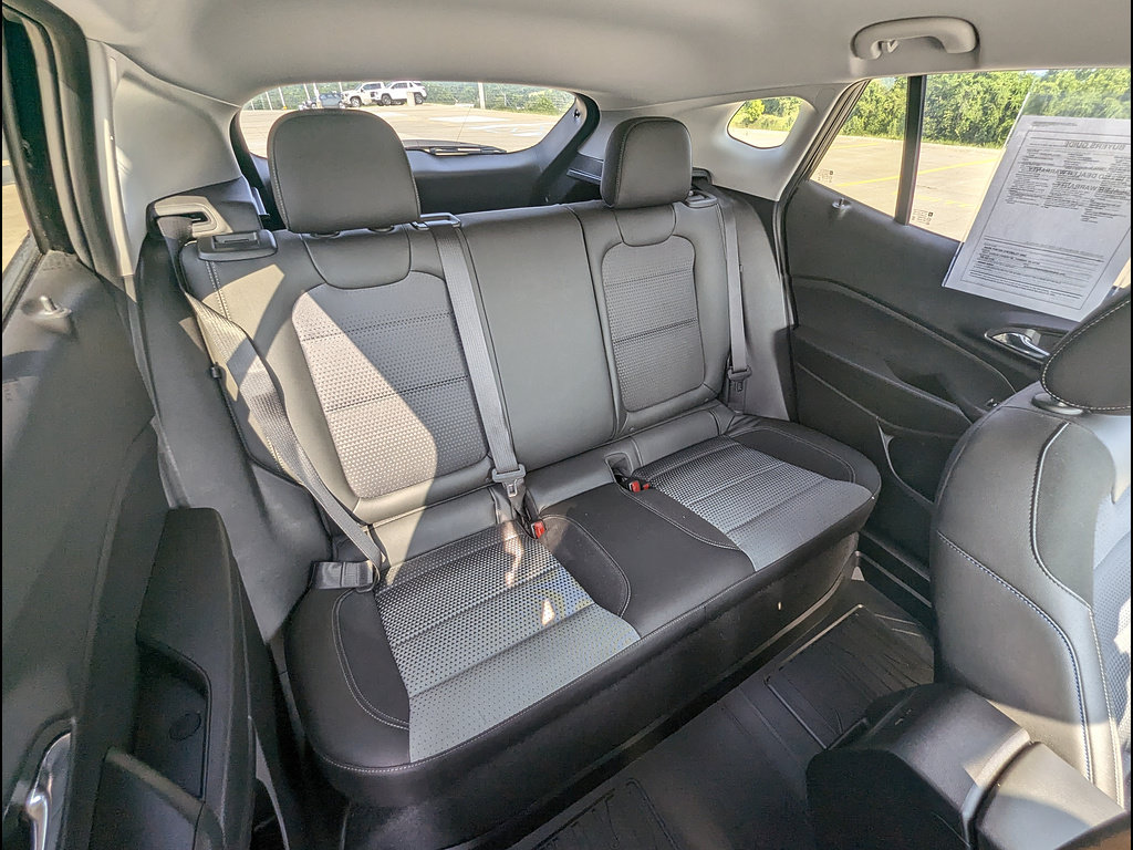 Used 2025 Chevrolet Trax LT FWD image 20