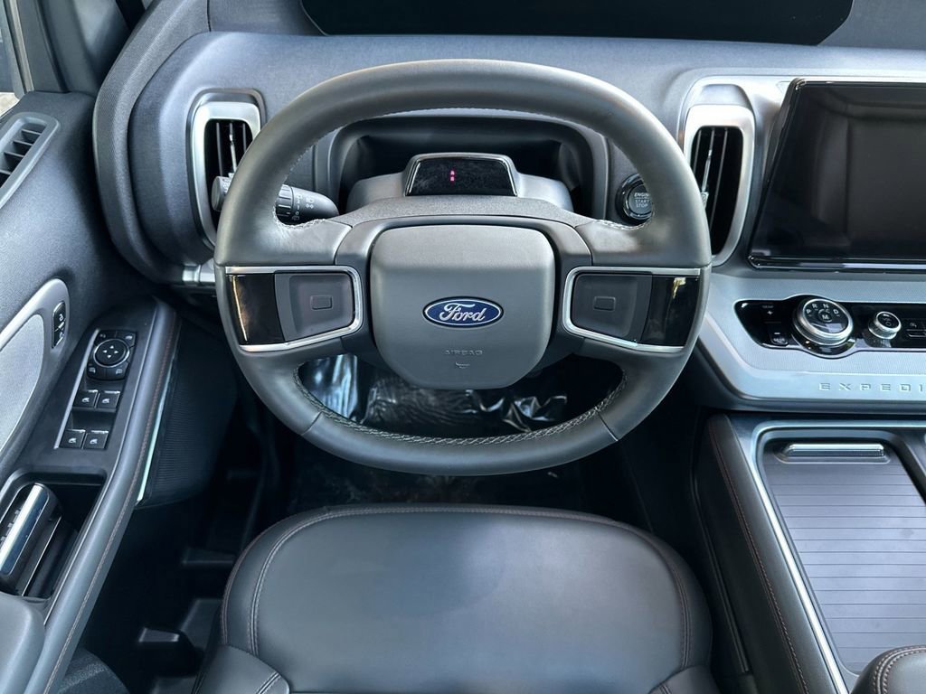 Certified 2025 Ford Expedition Active image 13