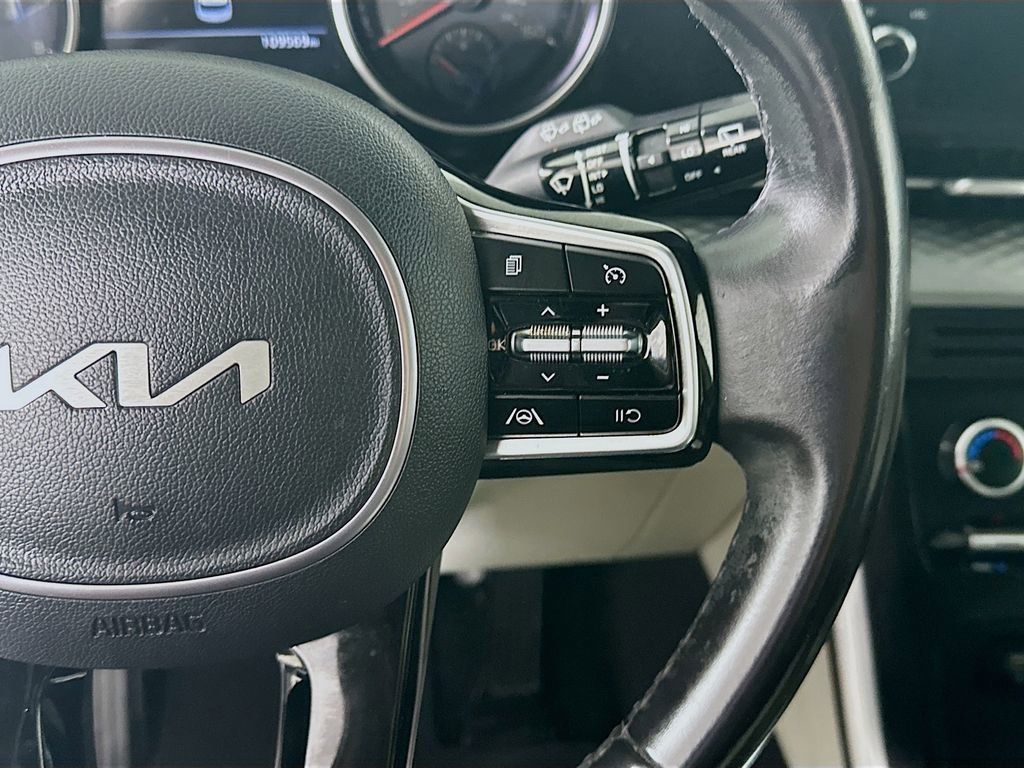 Used 2022 Kia Carnival LX FWD image 26