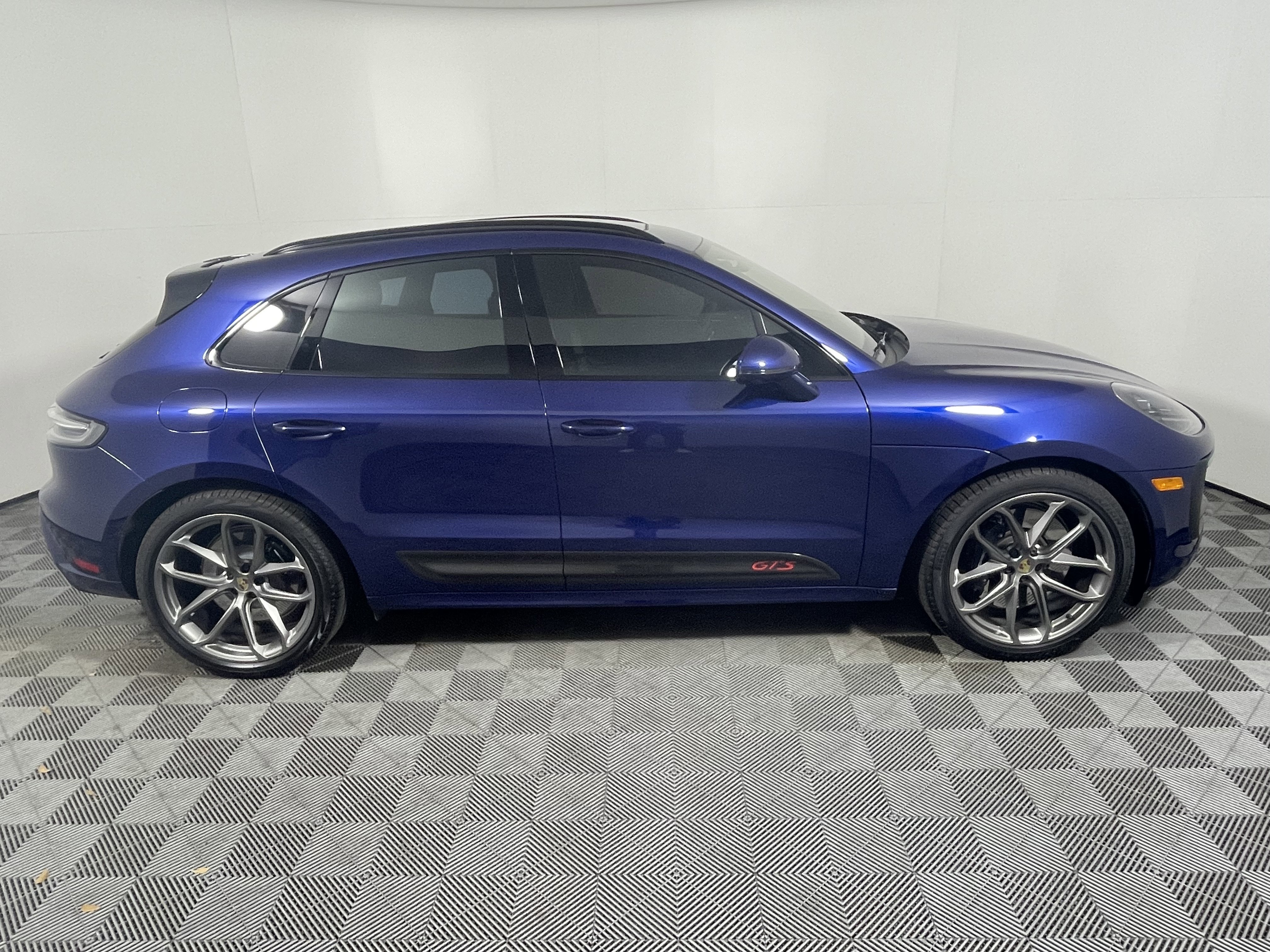 Certified 2024 Porsche Macan GTS image 8