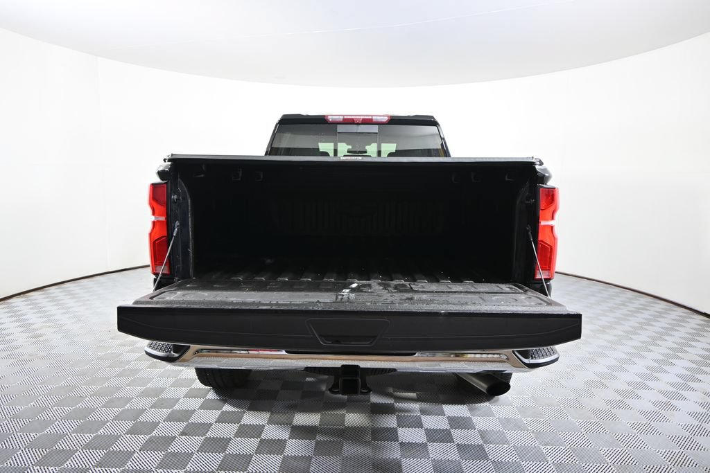 Used 2025 Chevrolet Silverado 3500 LTZ w/ LTZ Convenience Package AWD/4WD image 6