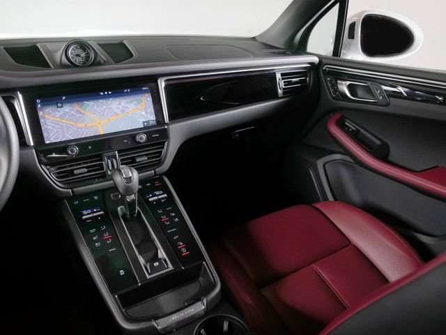 Certified 2023 Porsche Macan AWD/4WD image 20