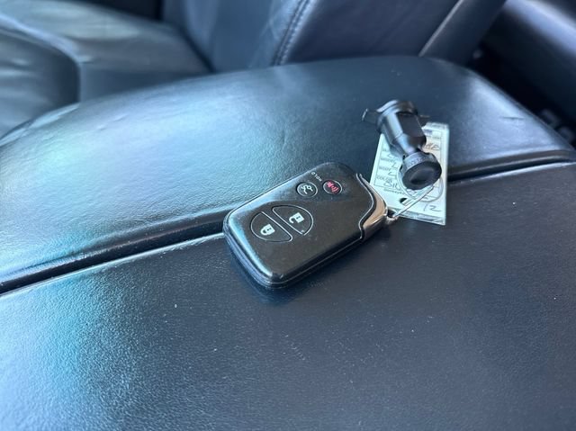 Used 2011 Lexus LX 570 4WD w/ Luxury Pkg image 30