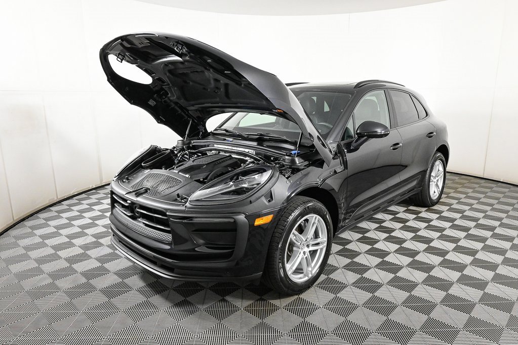 Used 2025 Porsche Macan image 35