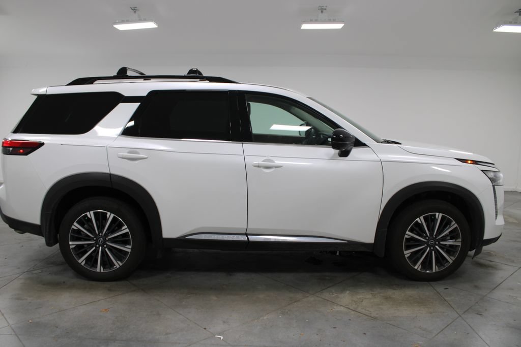 Used 2026 Nissan Pathfinder Platinum AWD/4WD image 11