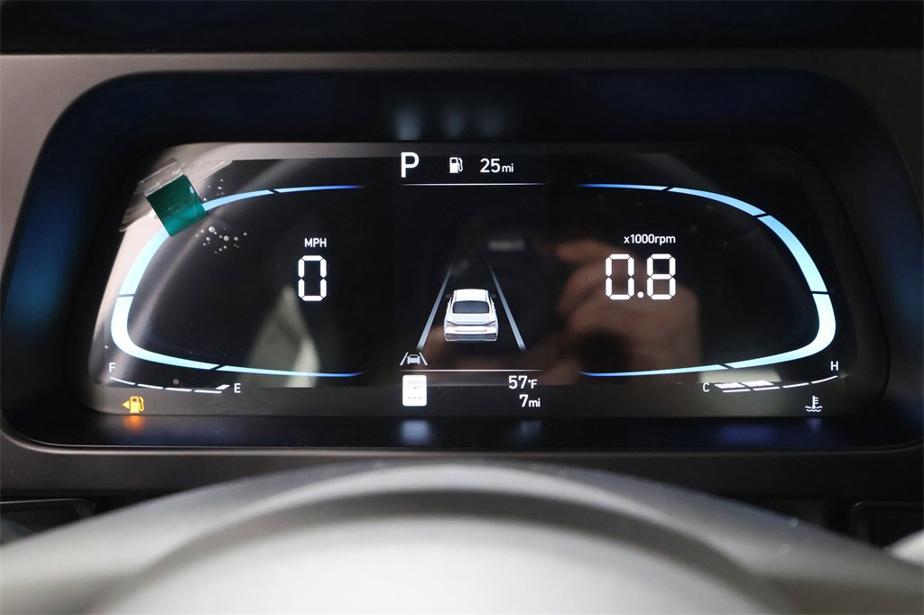 Used 2025 Hyundai Elantra Sport image 18