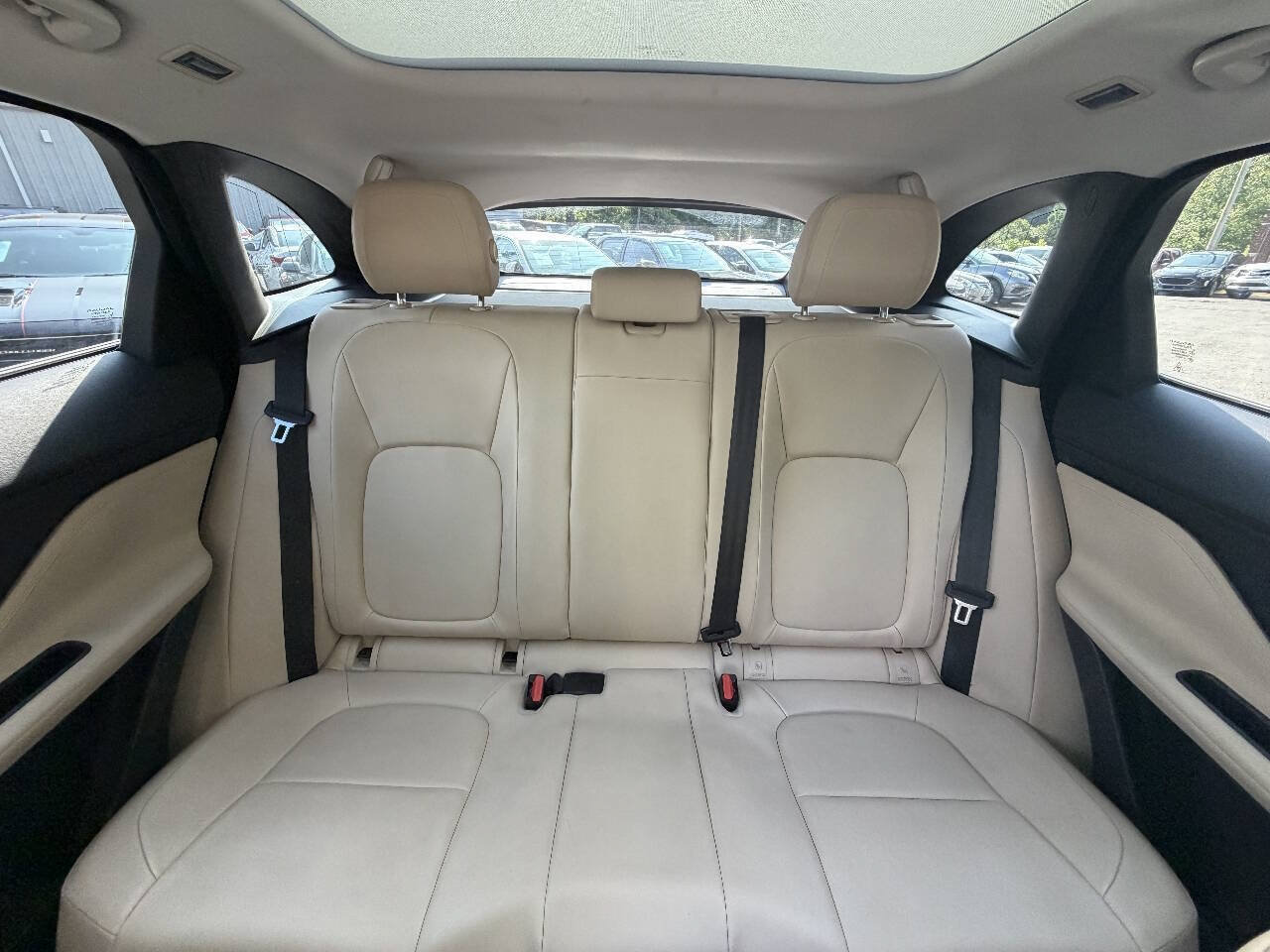 Used 2018 Jaguar F-PACE Premium AWD/4WD image 17