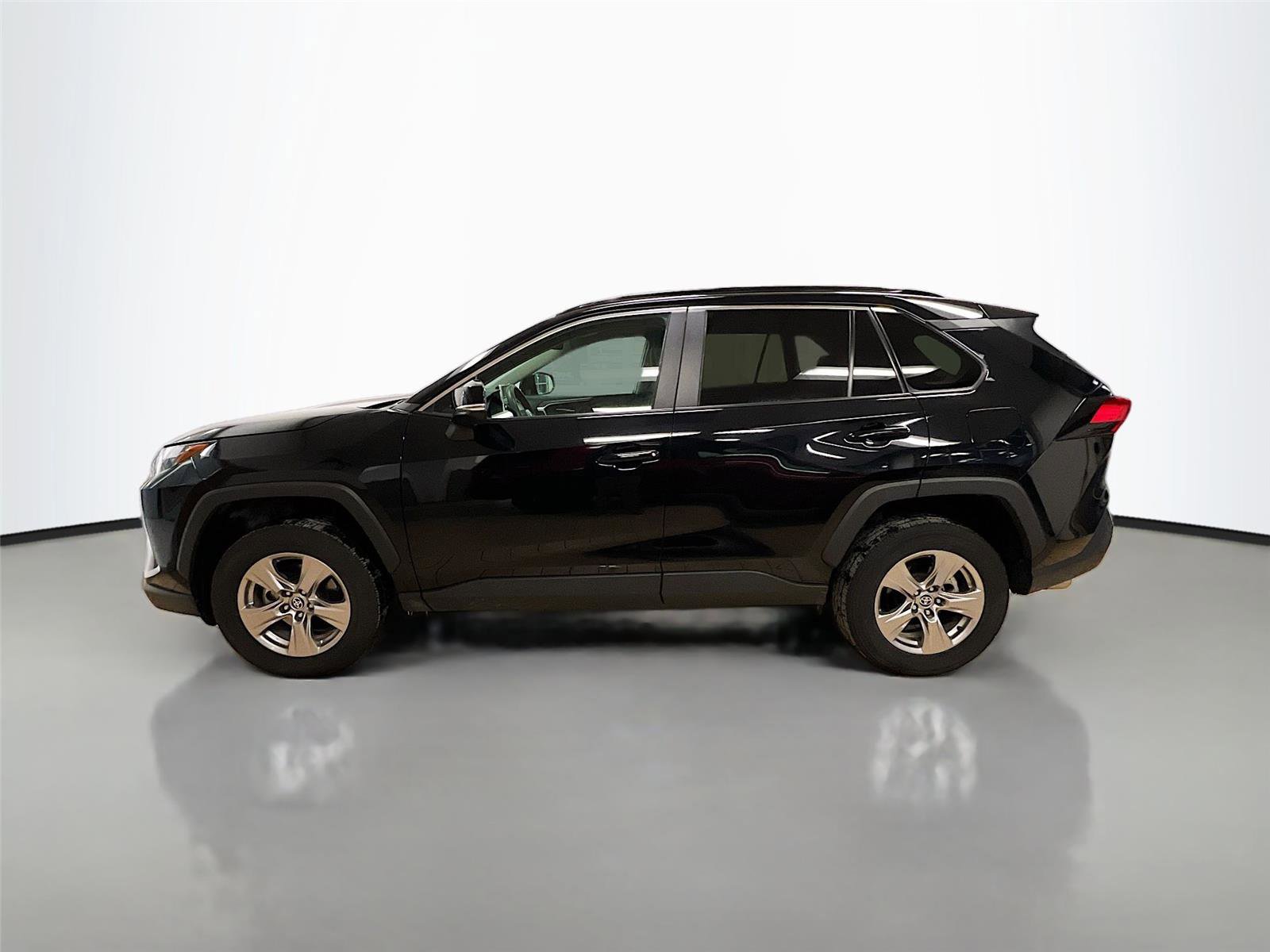 Used 2023 Toyota RAV4 XLE image 3