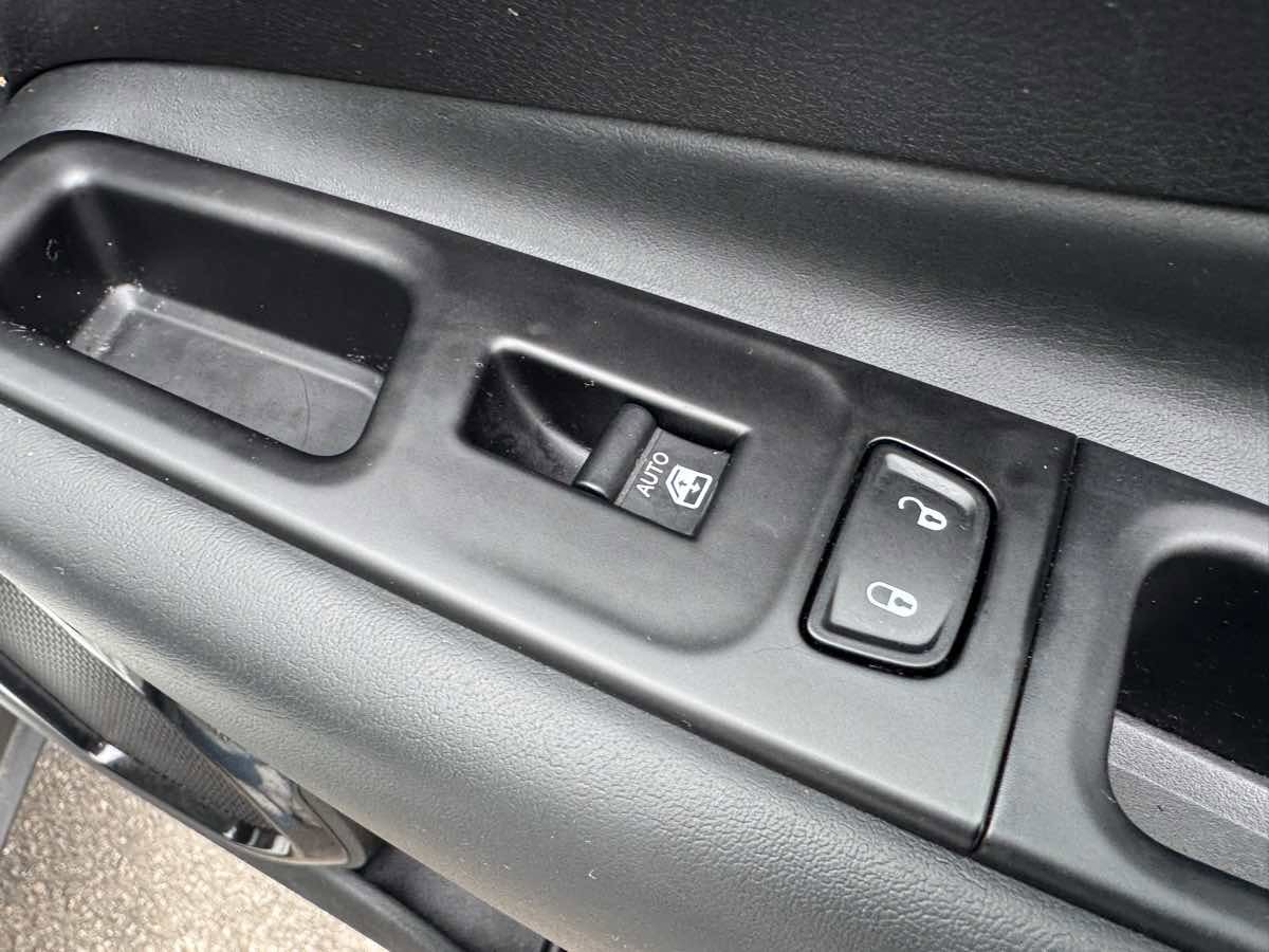 Used 2020 Jeep Renegade Altitude AWD/4WD image 29