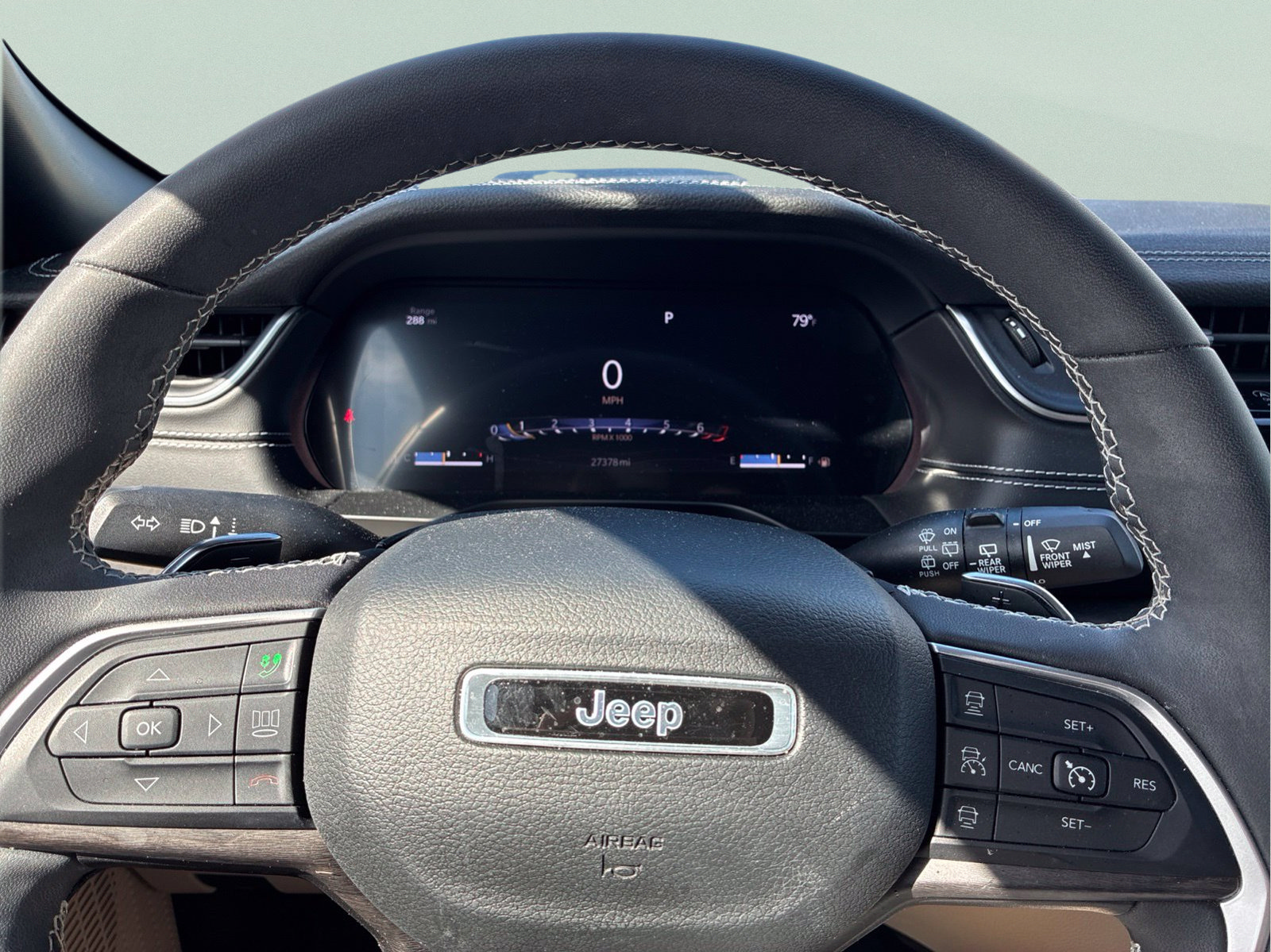 Certified 2023 Jeep Grand Cherokee Limited w/ Trailer Tow Prep Group (B) AWD/4WD image 23