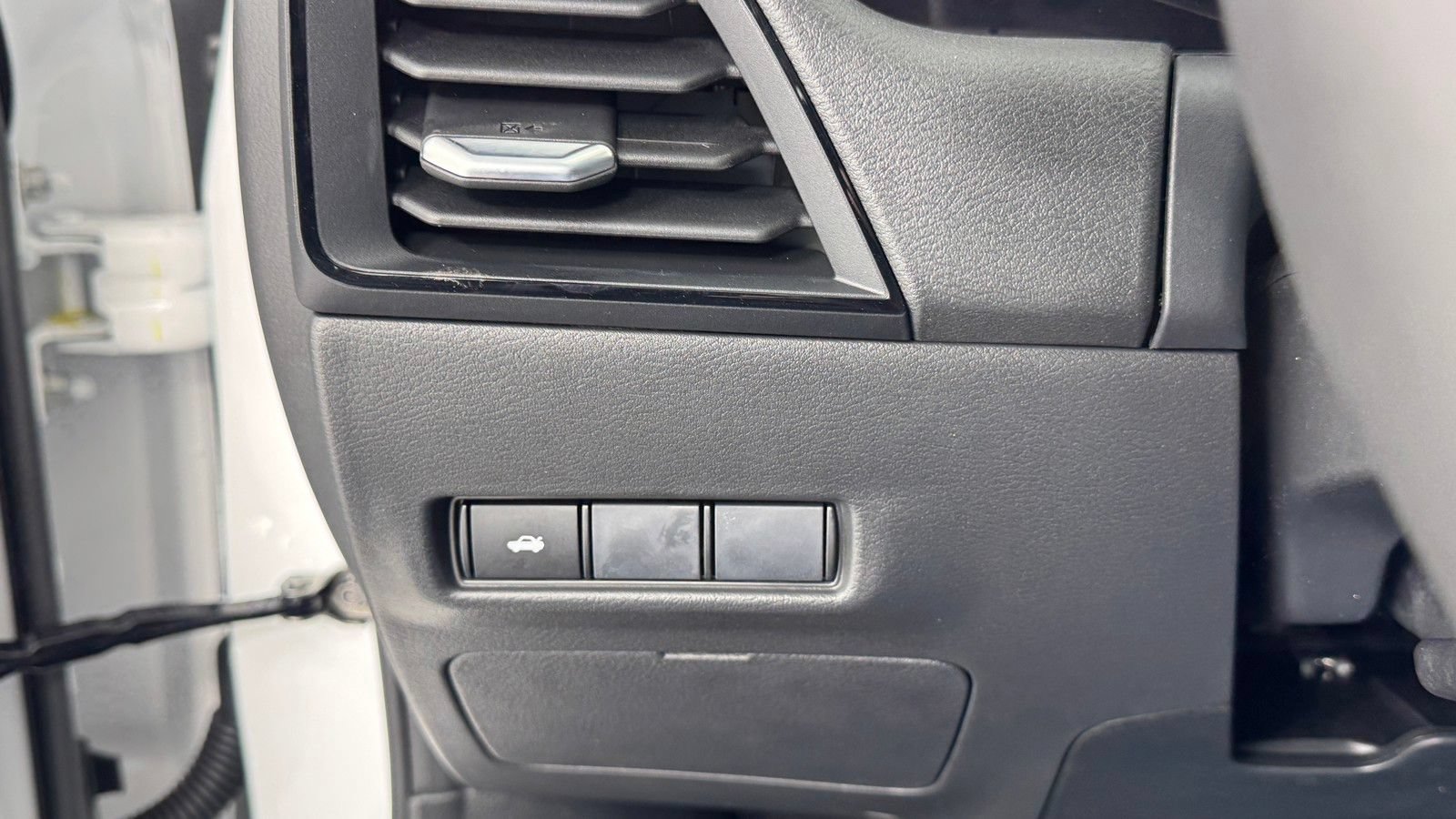 New 2026 Nissan Sentra SR w/ Floor Mat Package FWD image 30