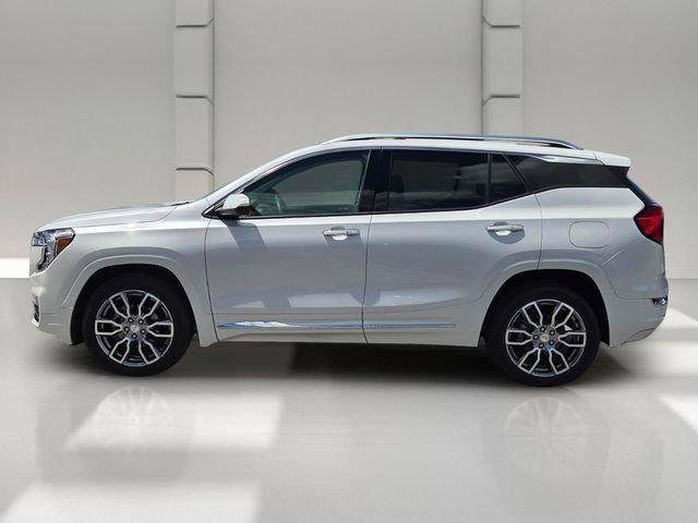 Used 2022 GMC Terrain Denali w/ Denali Premium Package AWD/4WD image 2