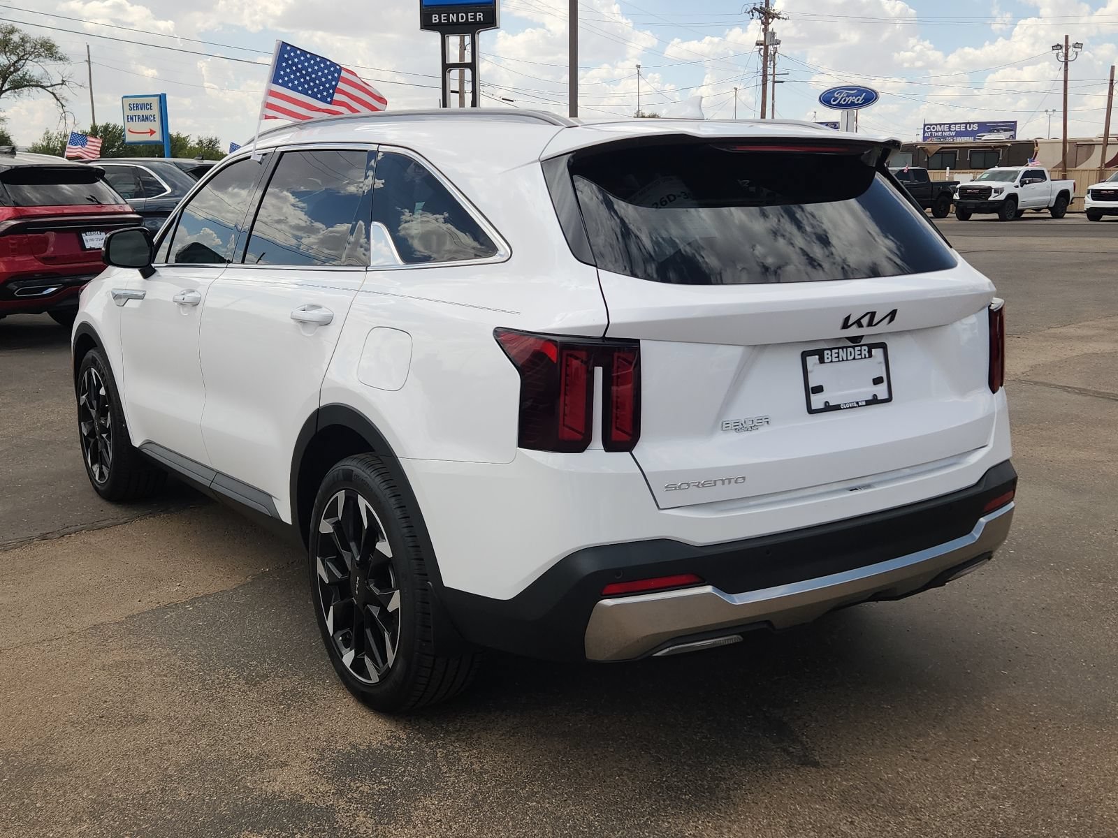 Used 2024 Kia Sorento EX w/ Panoramic Sunroof Package FWD image 3