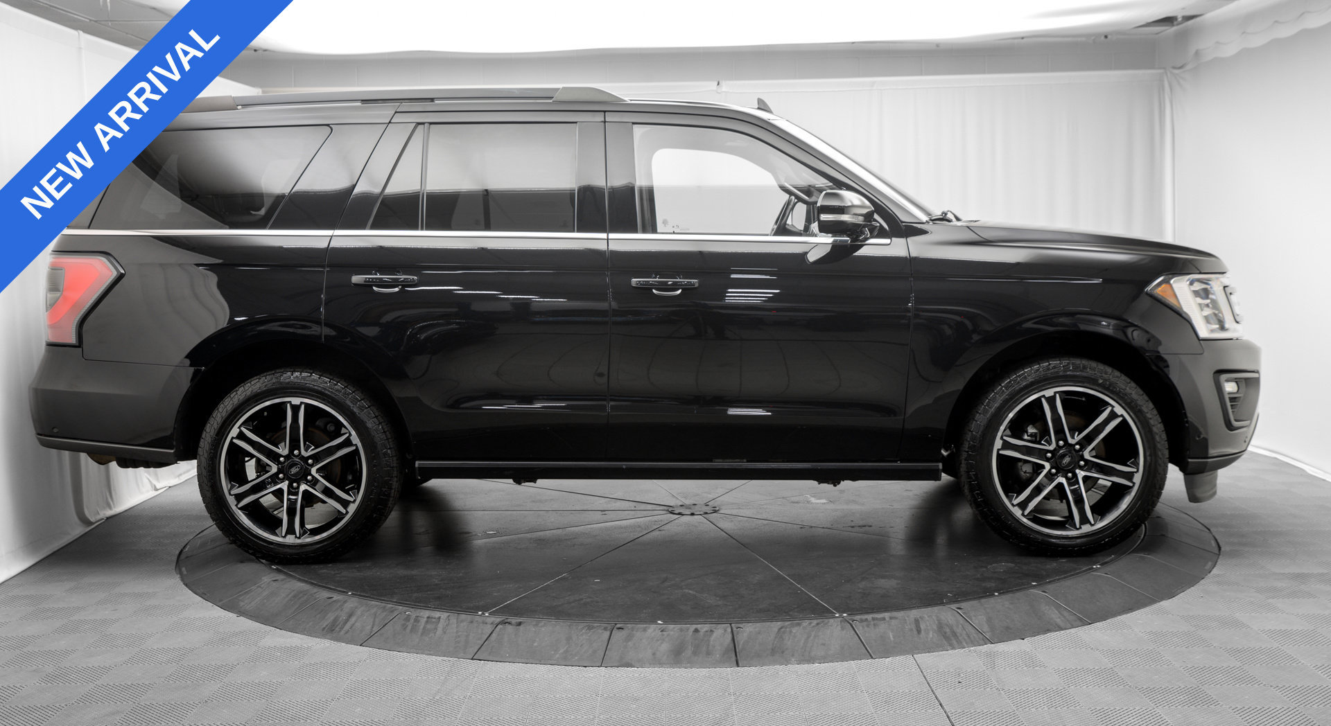 Used 2021 Ford Expedition Limited AWD/4WD image 8