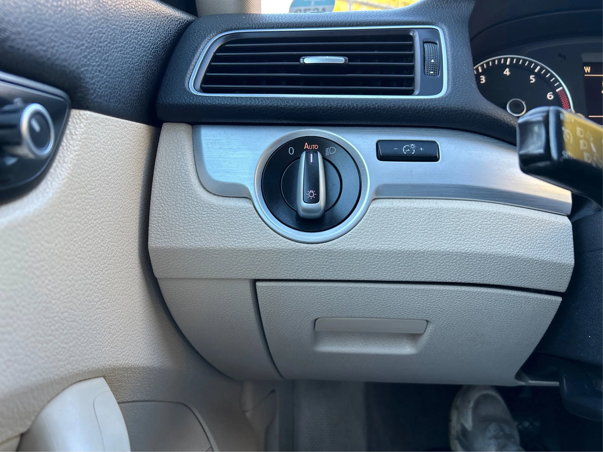 Used 2013 Volkswagen Passat 2.5 SE image 27