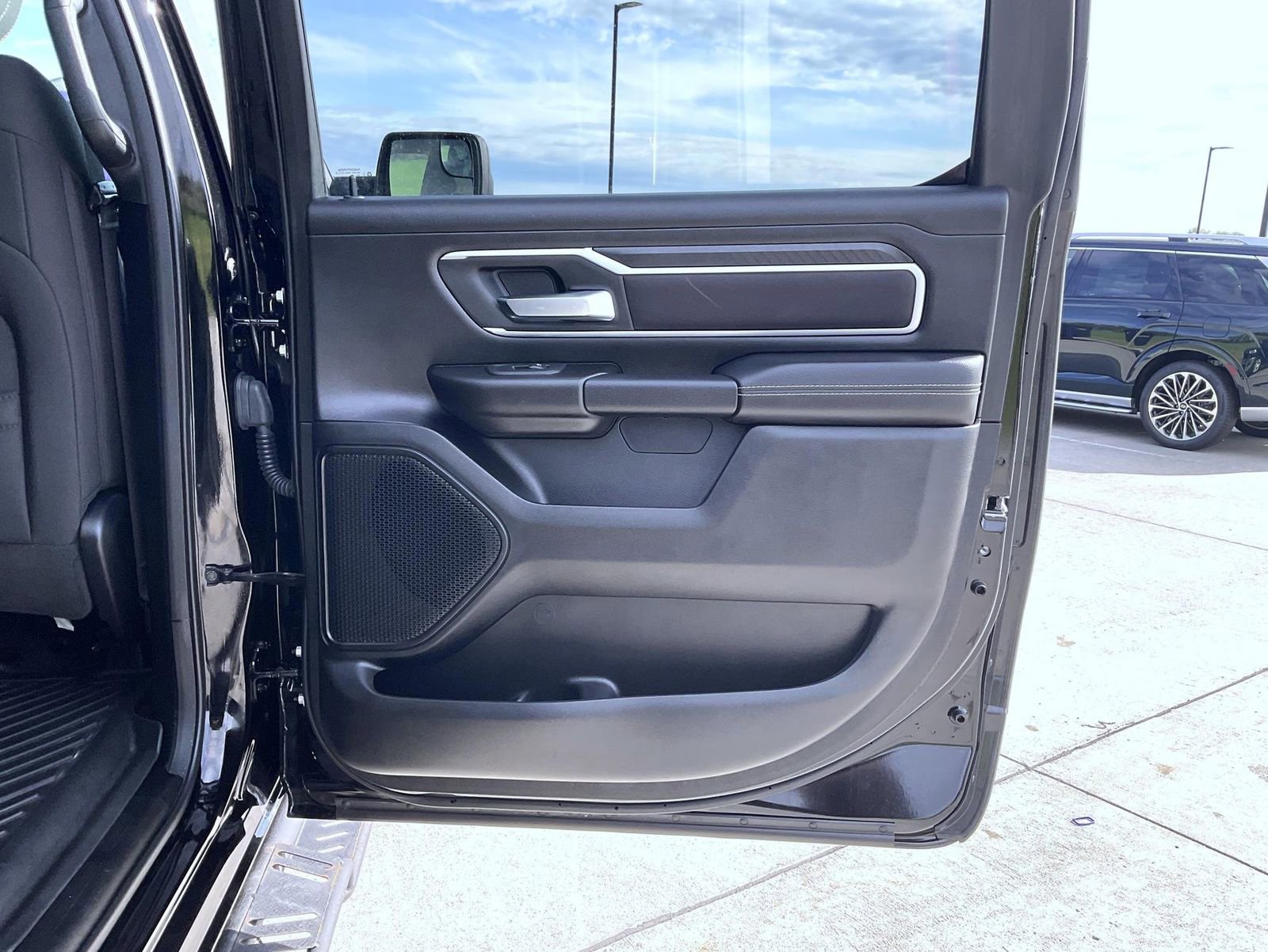 Used 2025 RAM 1500 Big Horn AWD/4WD image 17