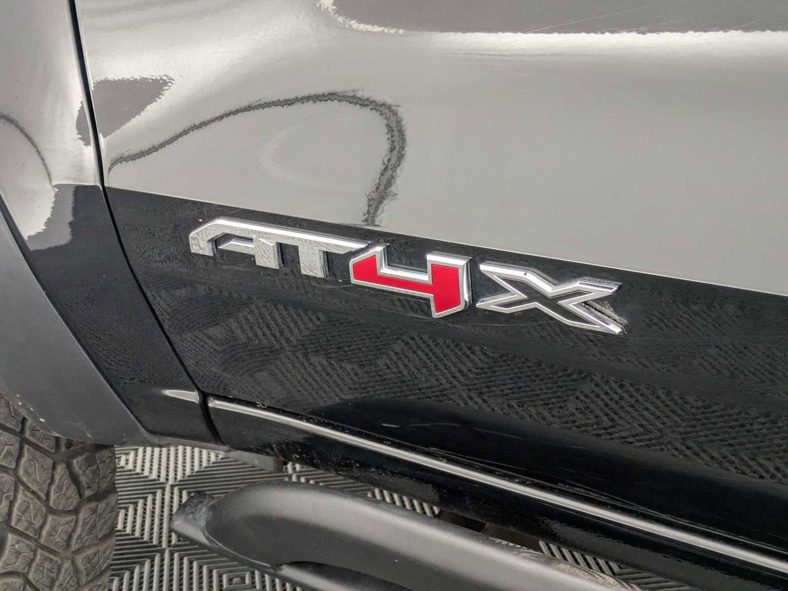 Used 2024 GMC Canyon AT4X w/ AT4X AEV Edition AWD/4WD image 11