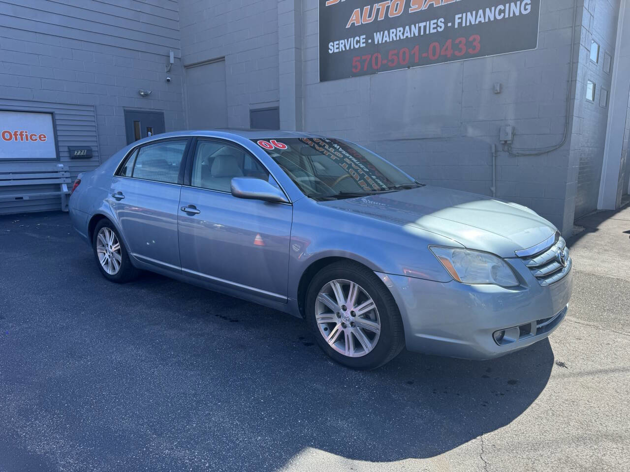 Used 2006 Toyota Avalon Limited FWD image 1