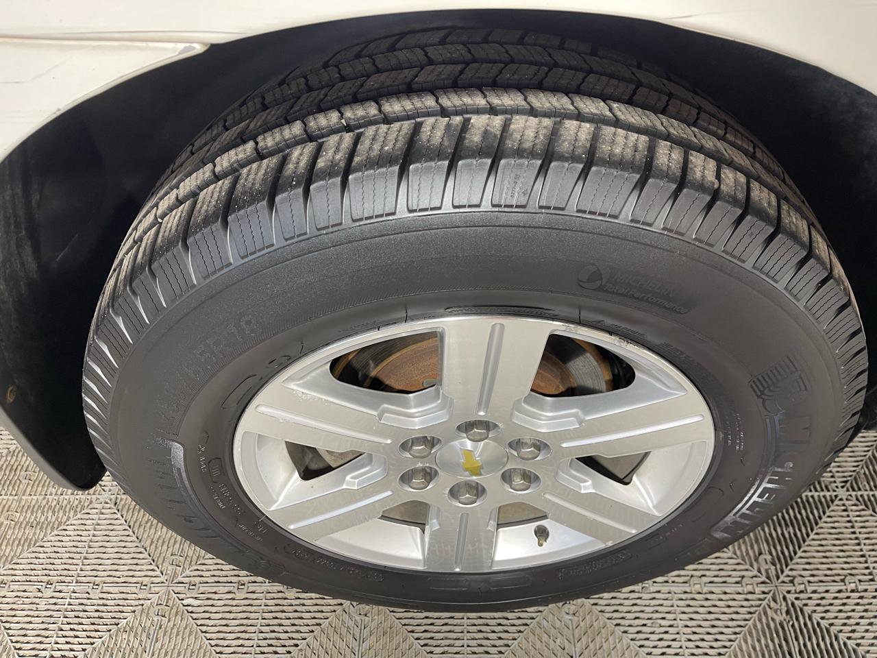 Used 2011 Chevrolet Traverse LT AWD/4WD image 18