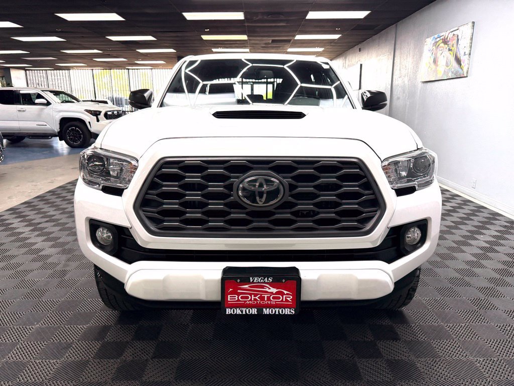 Used 2020 Toyota Tacoma TRD Sport w/ Technology Package AWD/4WD image 4