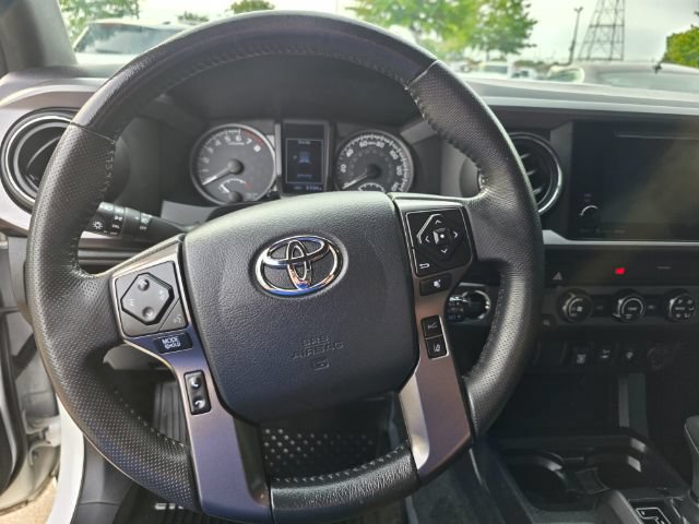 Used 2019 Toyota Tacoma TRD Sport AWD/4WD image 6