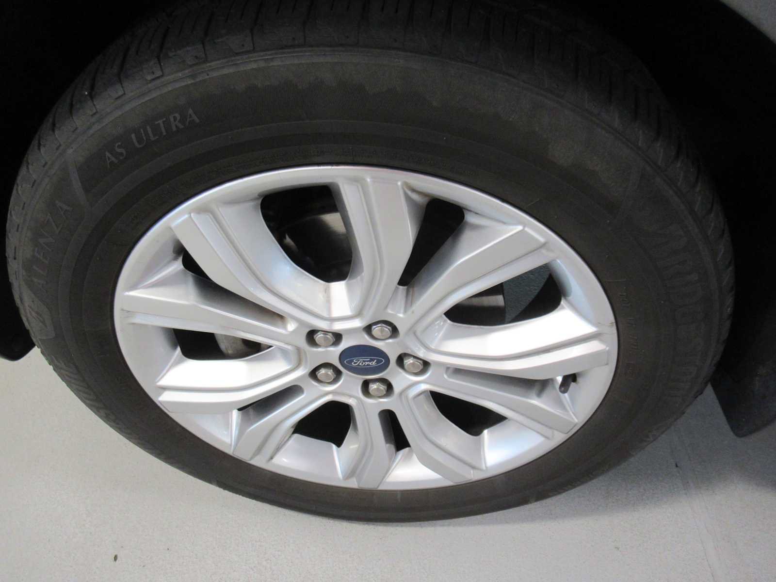 Used 2020 Ford Edge Titanium FWD image 12