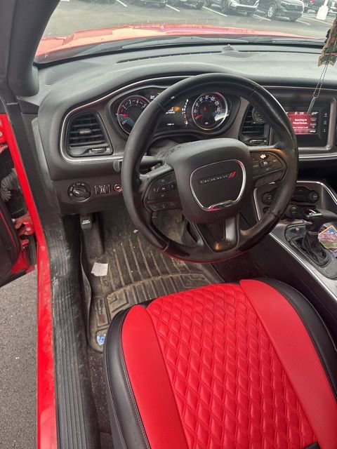 Used 2016 Dodge Challenger SXT image 6