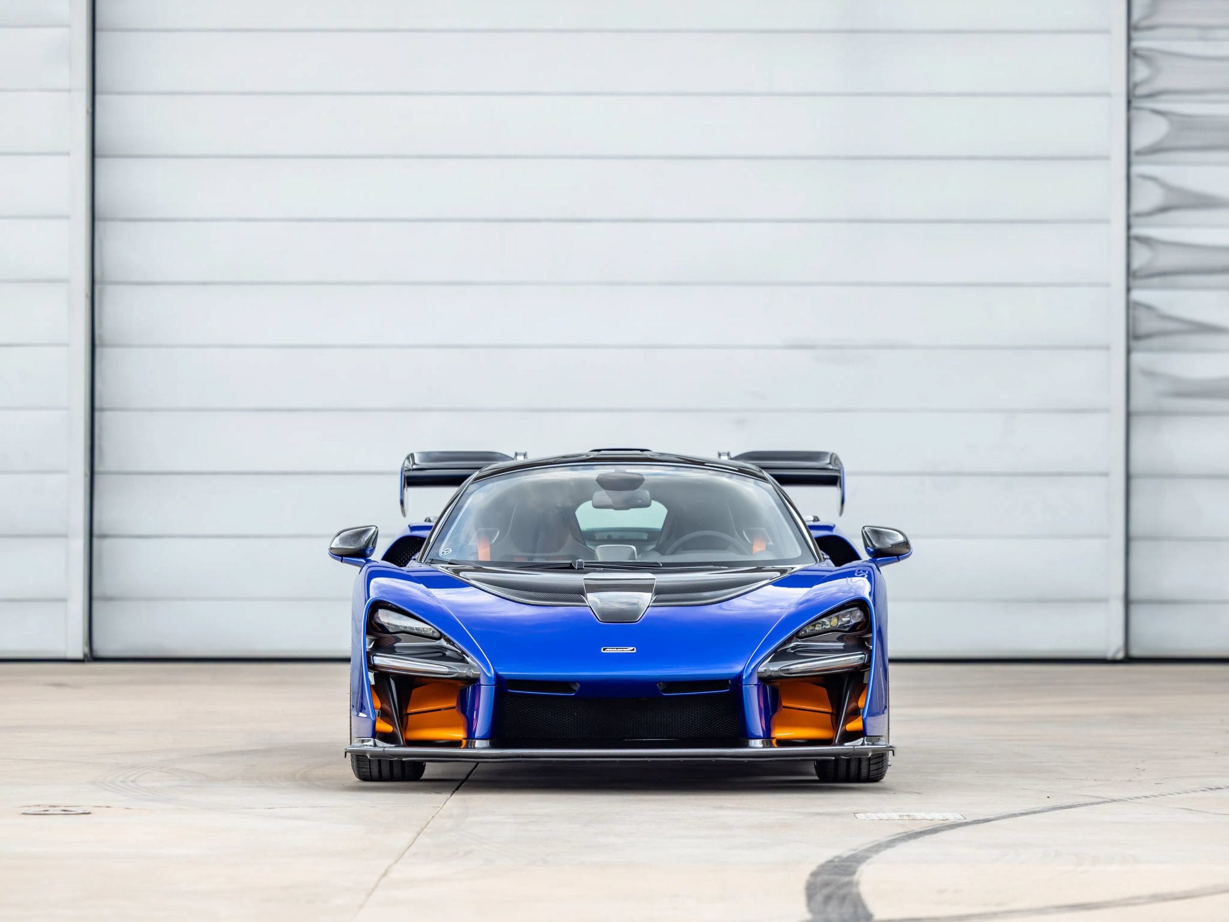 Used 2019 McLaren Senna RWD image 3