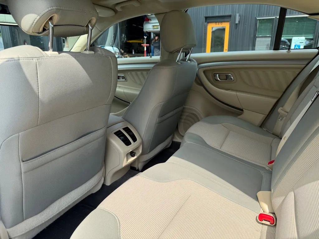 Used 2014 Ford Taurus SEL w/ Equipment Group 201A AWD/4WD image 6