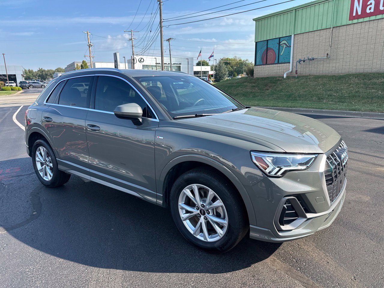 Certified 2025 Audi Q3 2.0T Premium w/ Convenience Package