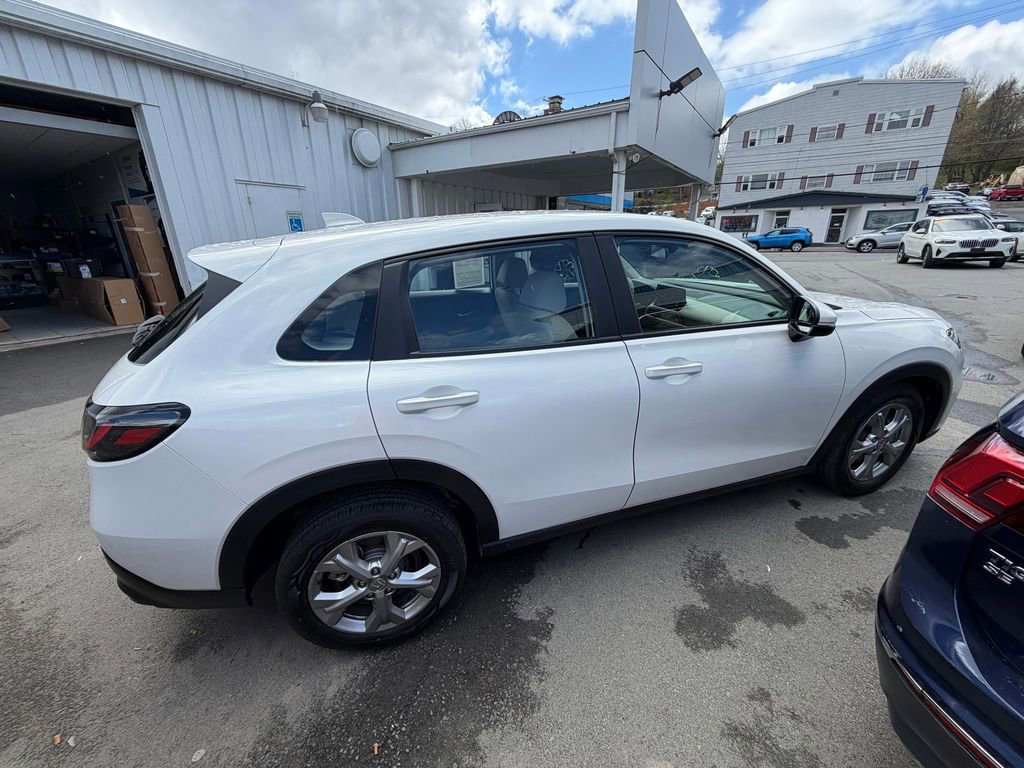 Used 2025 Honda HR-V LX image 6