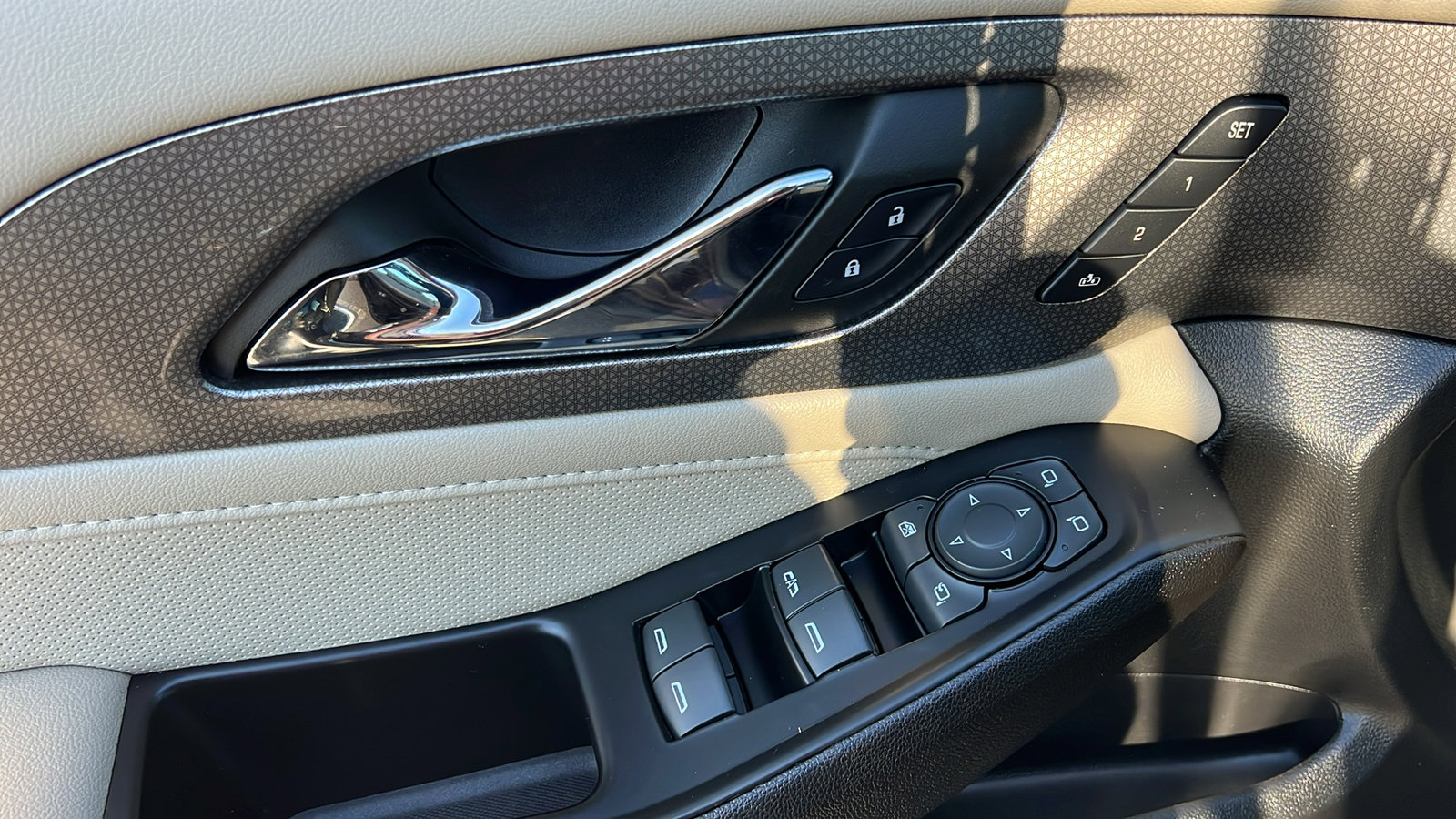 Certified 2023 Chevrolet Traverse Premier w/ LPO, Floor Liner Package image 17