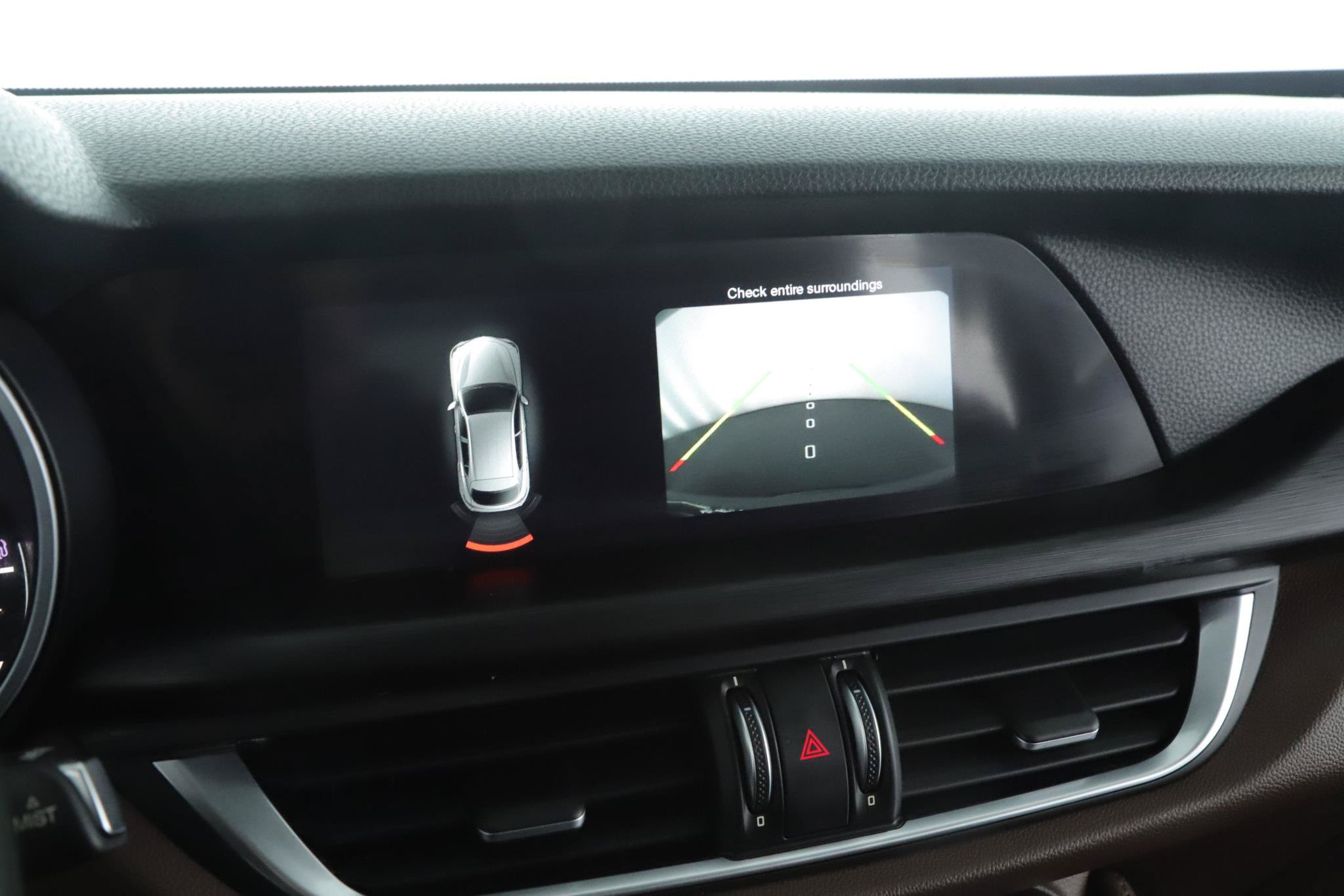 Used 2018 Alfa Romeo Stelvio AWD image 12