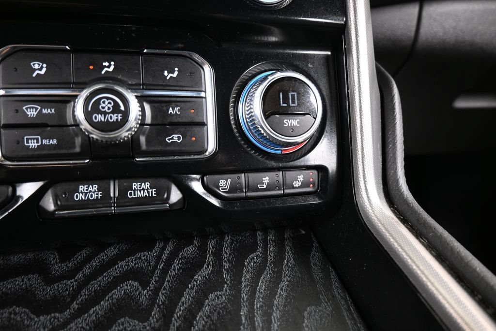 Used 2024 GMC Yukon XL Denali RWD image 34