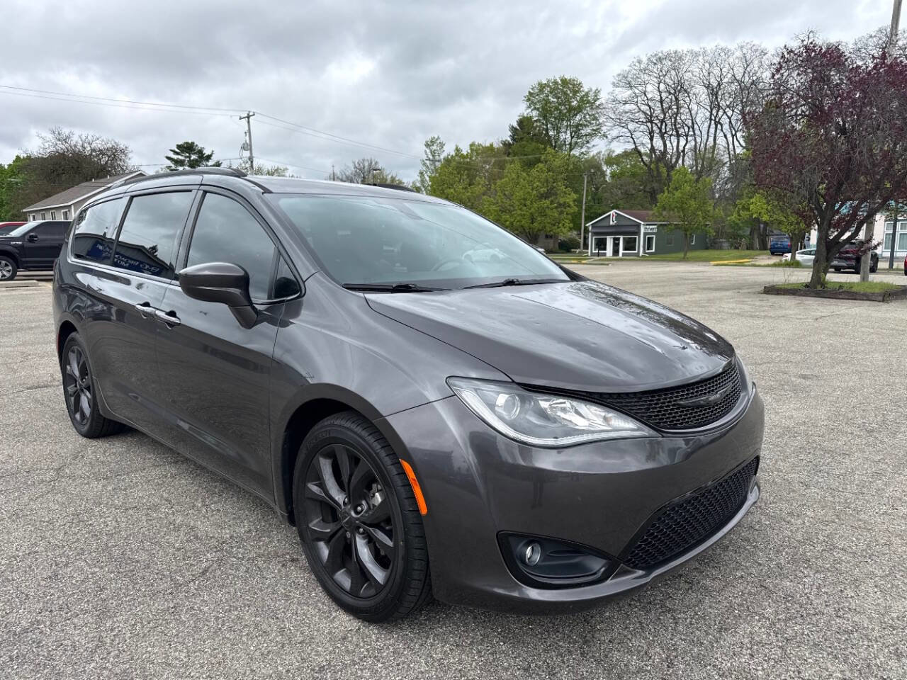 Used 2018 Chrysler Pacifica Touring-L Plus FWD image 7