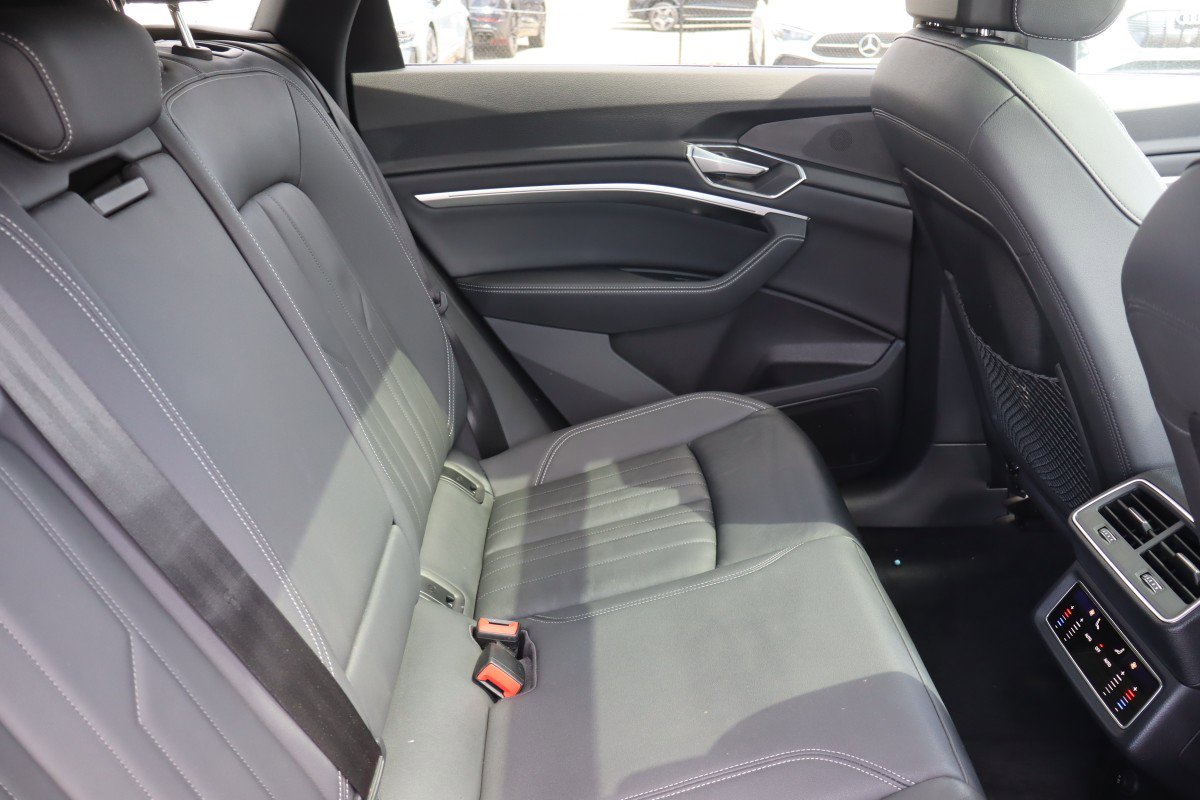 Used 2022 Audi e-tron Premium w/ Convenience Plus Package AWD/4WD image 15