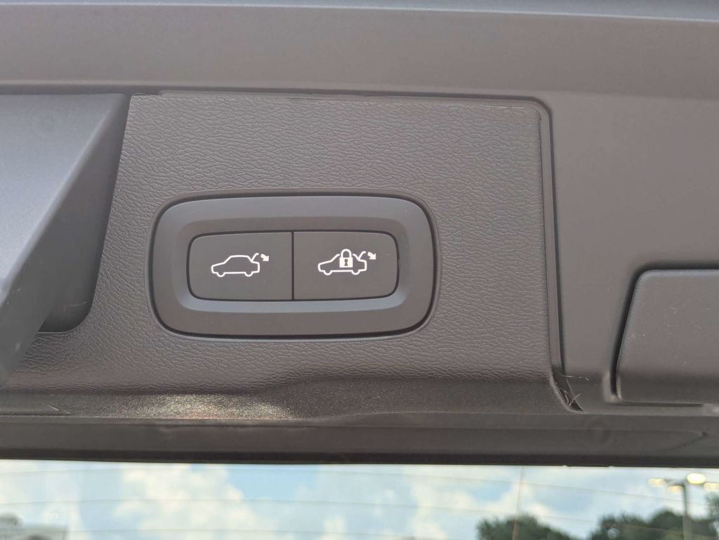 New 2026 Volvo XC60 T8 Core AWD/4WD image 14