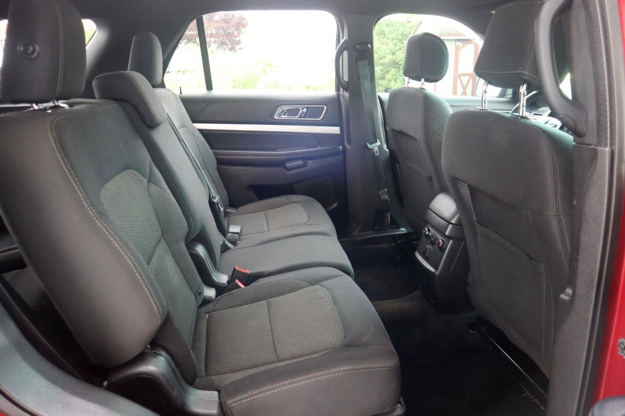 Used 2017 Ford Explorer XLT w/ Equipment Group 201A AWD/4WD image 43