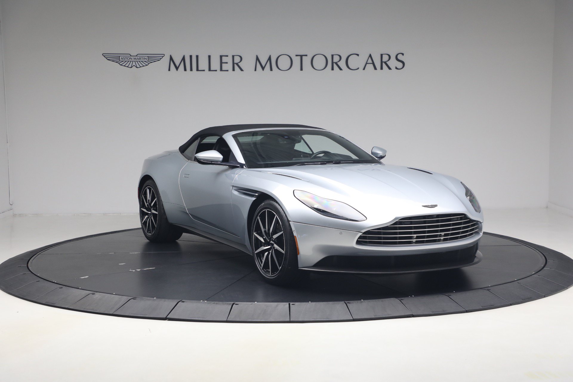 Used 2019 Aston Martin DB11 Volante RWD image 23