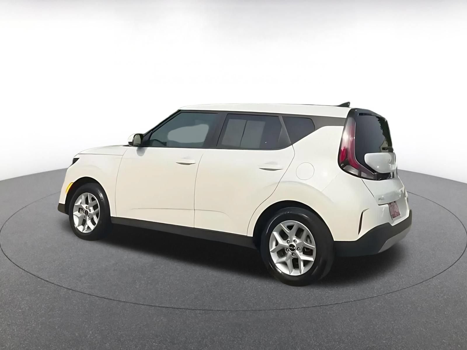 Used 2025 Kia Soul LX w/ LX Technology Package FWD image 9