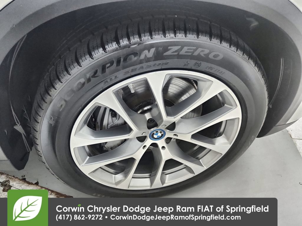 Used 2025 BMW X5 xDrive50e AWD/4WD image 33