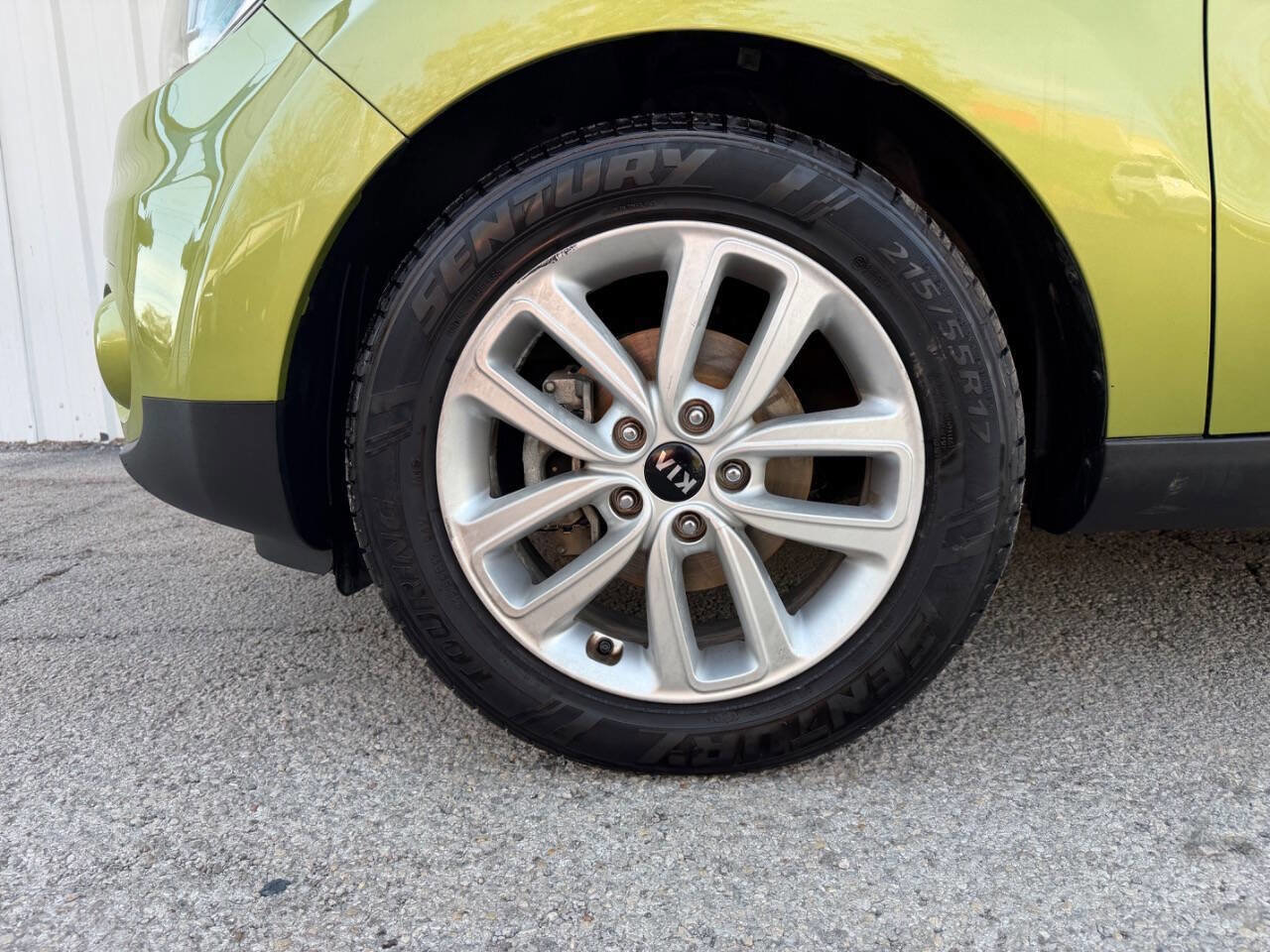 Used 2017 Kia Soul + image 11