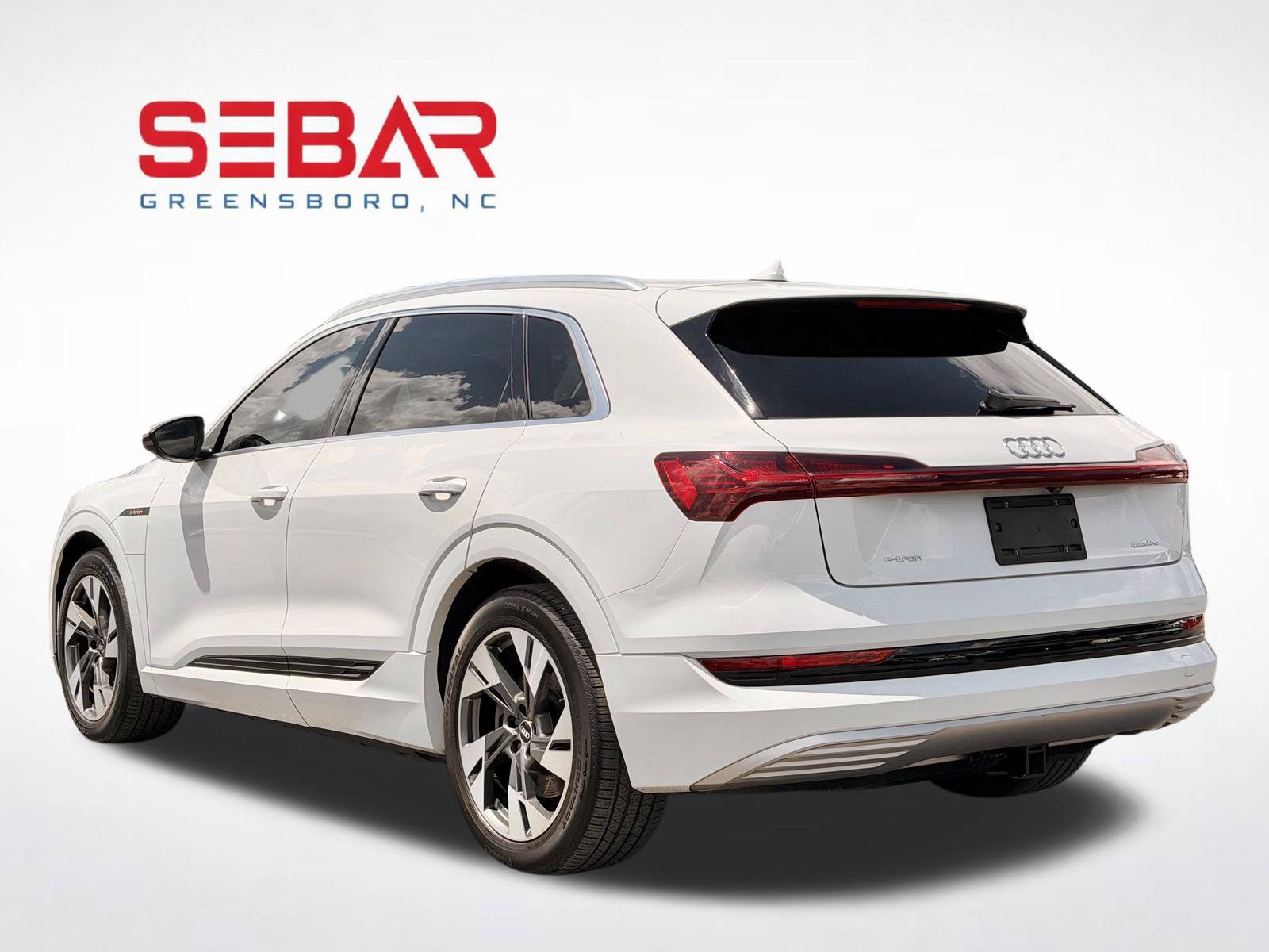 Used 2022 Audi e-tron Premium w/ Towing Package AWD/4WD image 16
