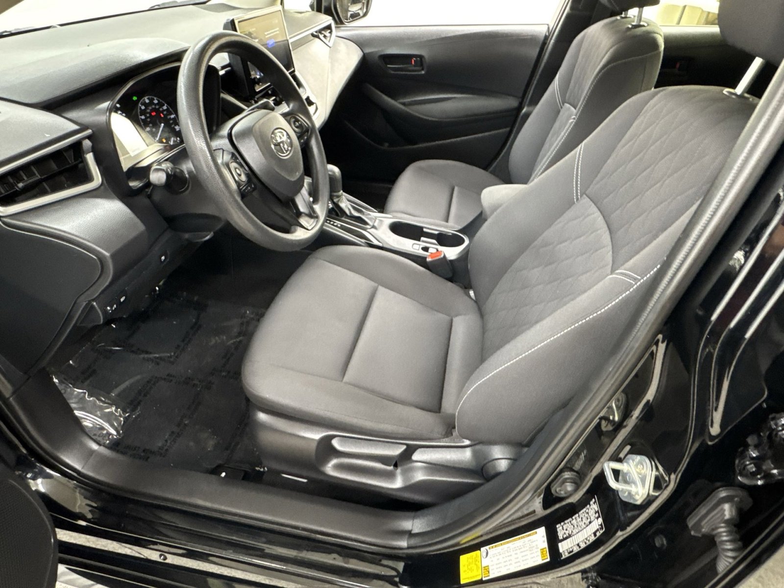 Used 2025 Toyota Corolla LE image 16